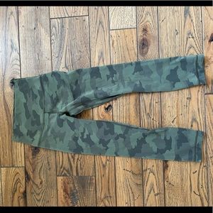 Lululemon Crop Align Pant camo print - Size 2